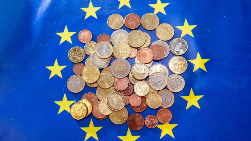 Euromunten van verschillende waarden.