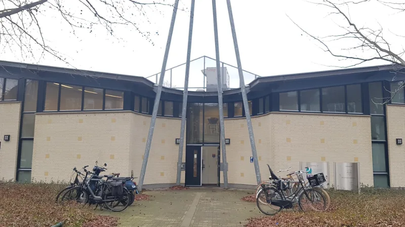 Gebouw van een huisartsenpraktijk aan de Opaalweg in Oss.